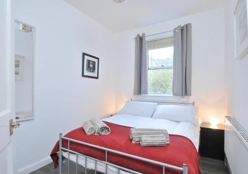367 Comfortable 2 bedroom apartment on the edge of Edinburgh's historic Old Town - image 2