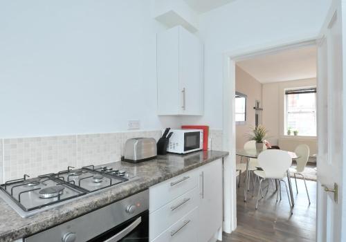 367 Comfortable 2 bedroom apartment on the edge of Edinburgh's historic Old Town - image 7