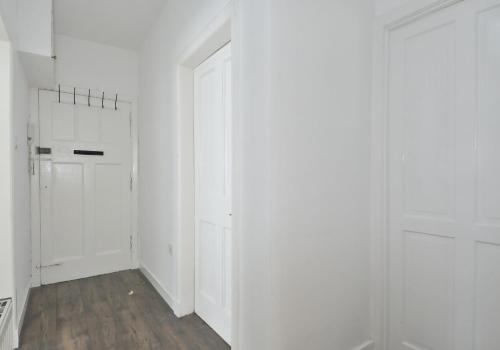 367 Comfortable 2 bedroom apartment on the edge of Edinburgh's historic Old Town - main image