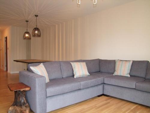 379 Luxury 3 bedroom city centre apartment with private parking and lovely views over Arthur's seat - image 13