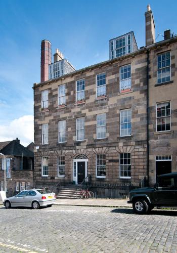 363 Spacious 3 bedroom 18th century property in the city centre
