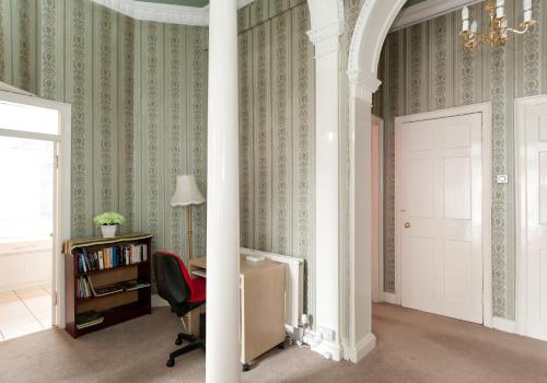 363 Spacious 3 bedroom 18th century property in the city centre - image 12