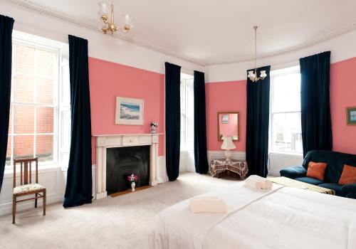 363 Spacious 3 bedroom 18th century property in the city centre - image 9