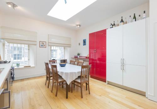 Edinburgh Central New Town Elegant 2-Bedroom Apartment in the Heart of the City, Edynburg (zdjęcie 10)