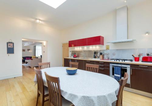 Edinburgh Central New Town Elegant 2-Bedroom Apartment in the Heart of the City, Edynburg (zdjęcie 11)