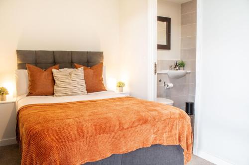 Riverside Lodge - Peaceful City Escape