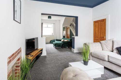 Homey And Spacious 3 Br House For Large Group in ไบลท์