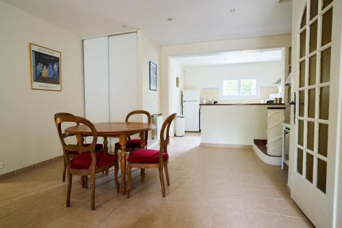 Maison familiale avec jacuzzi, quartier calme in Avignon