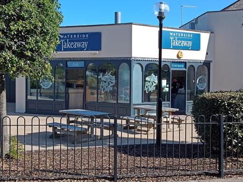 Étterem, Sleeps 6 Pets Allowed & Free Parking in Preston