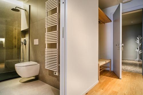 One-Bedroom Apartment image 10