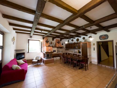  VILLA LIA, casa in collina con piscina. in Purello