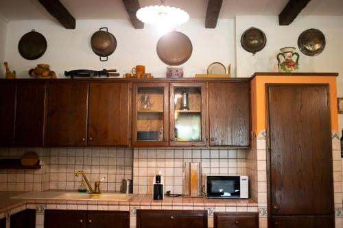  VILLA LIA, casa in collina con piscina. in Purello