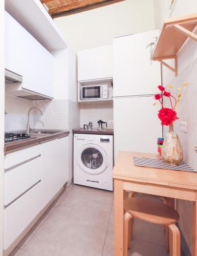 Apartments Florence - Sant'Orsola with view on the Market - image 10