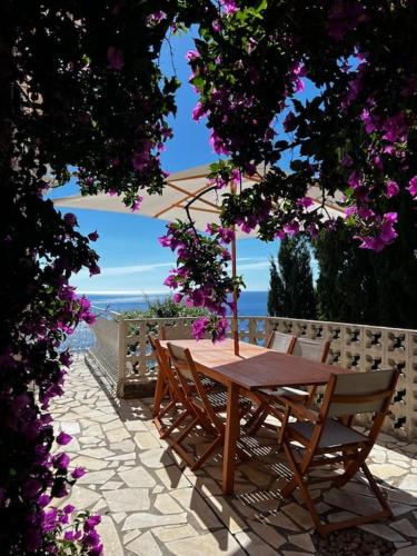 Bohème Beach Villa with seaview & private garden, Antheor – khách sạn tại Antheor