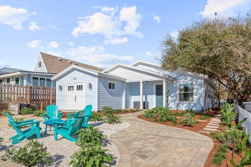 Coastal Cottage with Hot Tub in Private Backyard in St. Augustine, USA