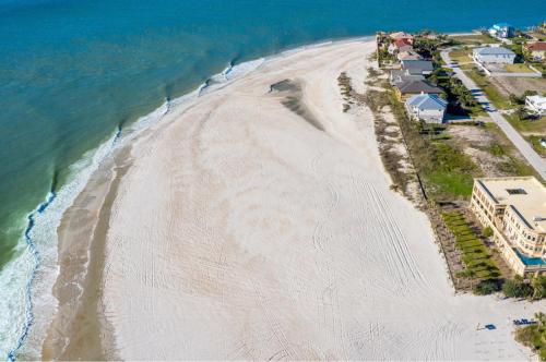 Vilano Villa Coastal Escape in St. Augustine, USA