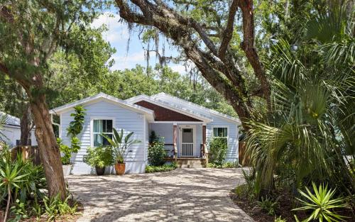 Hidden Haven Vilano Beach Home - Private Backyard in St. Augustine, USA