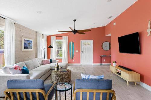 Hidden Haven Vilano Beach Home - Private Backyard in St. Augustine, USA