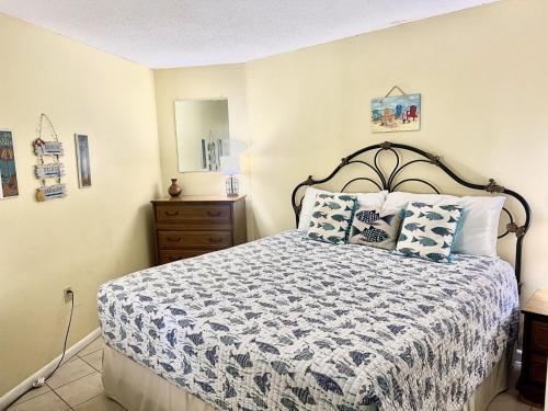 ROYAL GARDEN RESORT 1401 condo