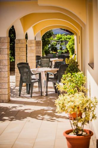 Apartment in Lopar with sea view, terrace, Wi-Fi, washing machine (186-2), Lopar (Foto 2)