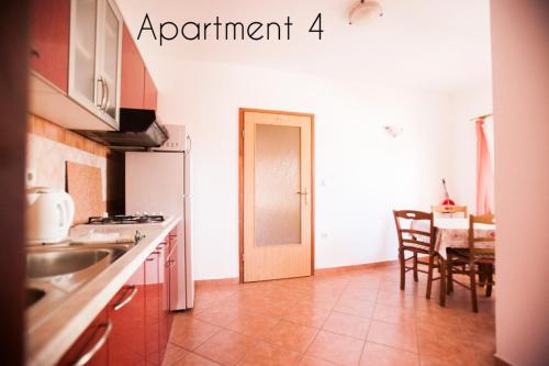 Apartment in Lopar with sea view, loggia, air conditioning, W-LAN (186-4), Lopar (Foto 8)