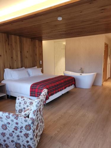 Suite with Mountain View