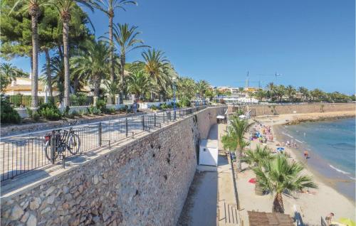 Two-Bedroom Apartment in Orihuela - image 3