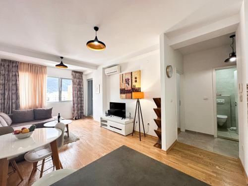 One-Bedroom Apartment image 6