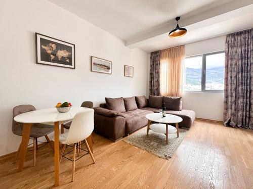 One-Bedroom Apartment image 5