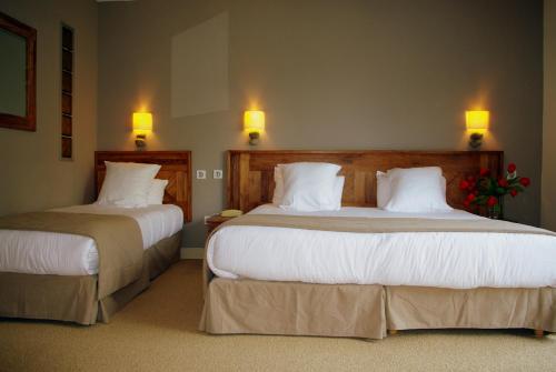 1 king bed, 1 twin bed