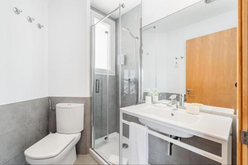2 Bedroom Penthouse Apartment with terrace image 2