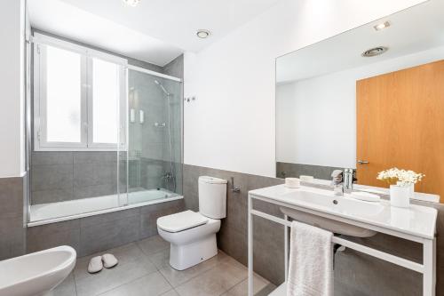 2 Bedroom Penthouse Apartment with terrace image 6