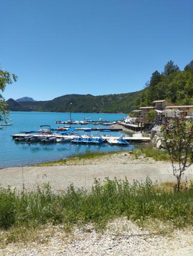 Skats, Aux logis du Lac de Castillon in Saint-Julien-Du-Verdon
