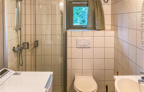 衛浴, 3 Bedroom Amazing Home In Sjusjøen in 斯幽斯耶恩