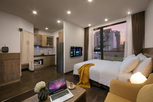 Executive Deluxe Studio with Bathtub and Kitchen image 3