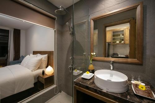 Executive Deluxe Studio with Bathtub and Kitchen image 8