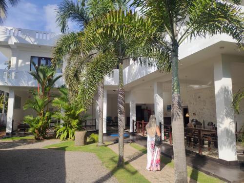 Aurora Hotel – Hikkaduwa, CO