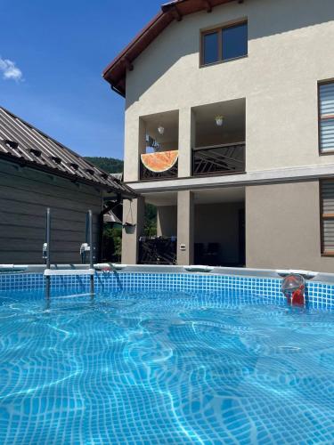 Úszómedence, Панська Садиба in Mykulychyn