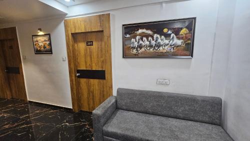 Előcsarnok, Hotel SERENE STAY in Surat