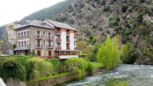 . Hostal Noguera