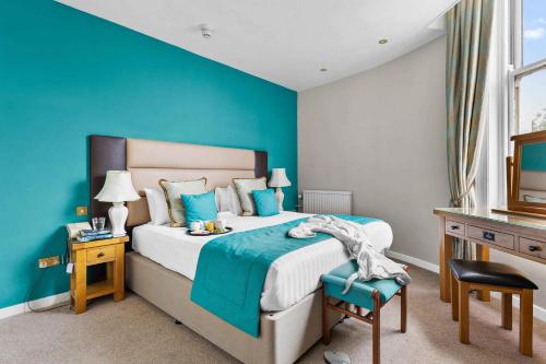 The Grand Hotel - image 5