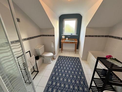 Bathroom, bedroom detached home close to Kenmare town in Knockduragh