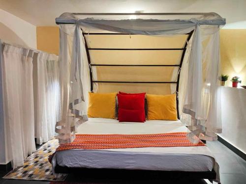 1 king bed, 1 sofa bed