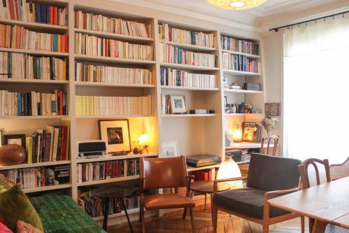 Cozy nest near the Marais - image 4