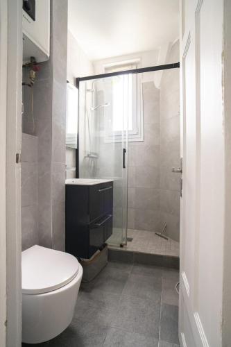 Apartment in the heart of Batignolles - image 6