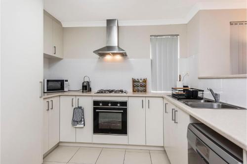 Létesítmények, 250 négyzetméteres, 3 hálószobás Ház 2 fürdőszobával Maddington területén (Serene Oasis - 3 Bedroom Getaway) in Maddington