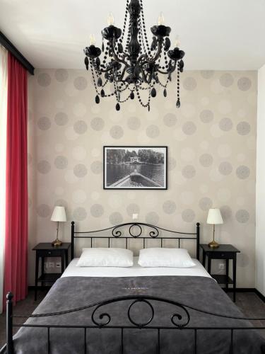 One-Bedroom Apartment with Lake View image 8