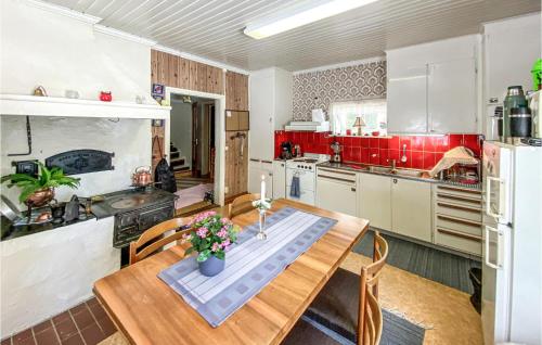 Kitchen, Stunning Home In Syssleback With Wifi in Vingang
