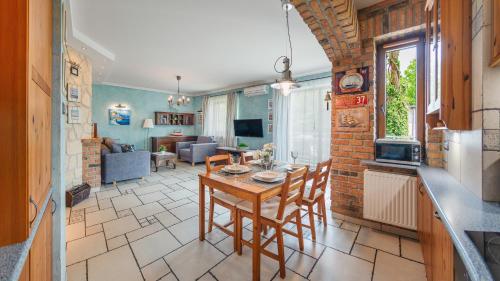 One-Bedroom Apartment image 10