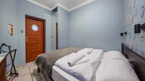 One-Bedroom Apartment image 5
